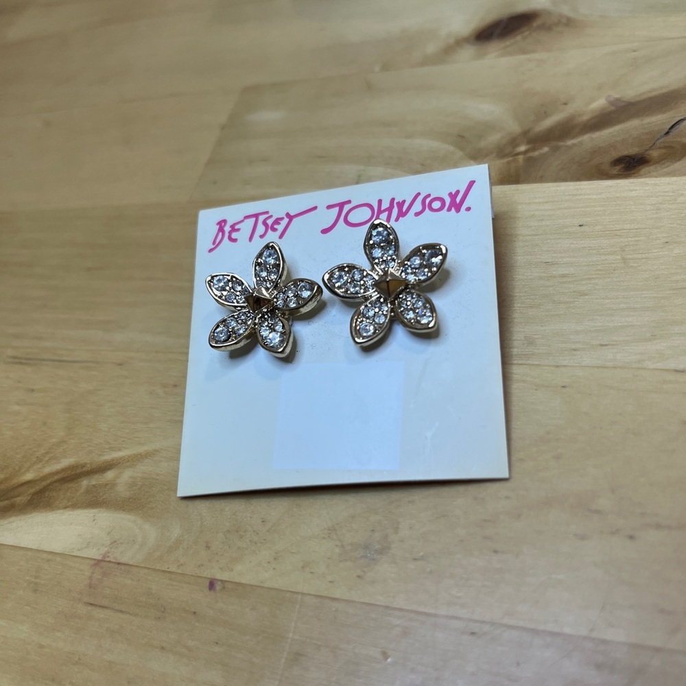 Flower Earrings Betsy Johnson NWT